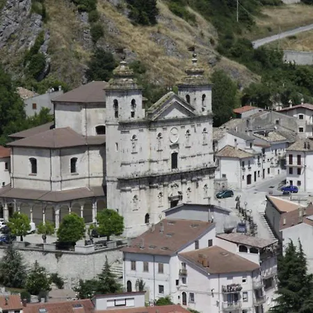 La Grande Casa Di Montagna